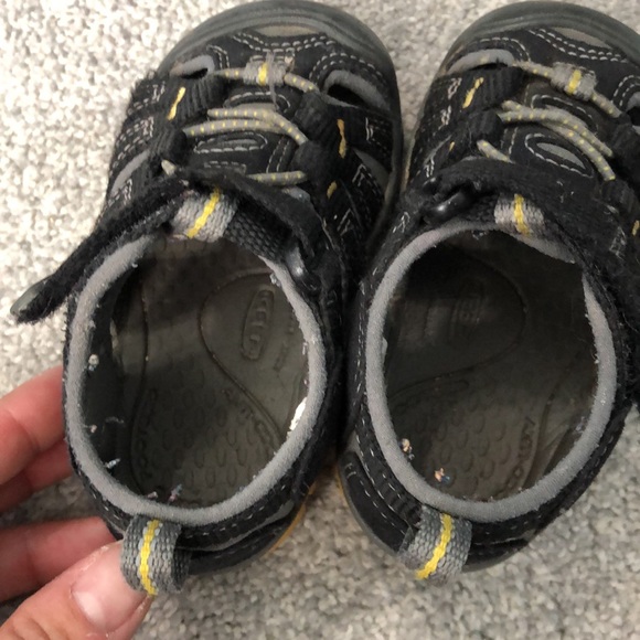 Keen size 5 toddler shoes - Picture 6 of 6